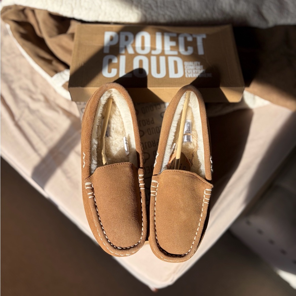 Women’s Tan Slippers